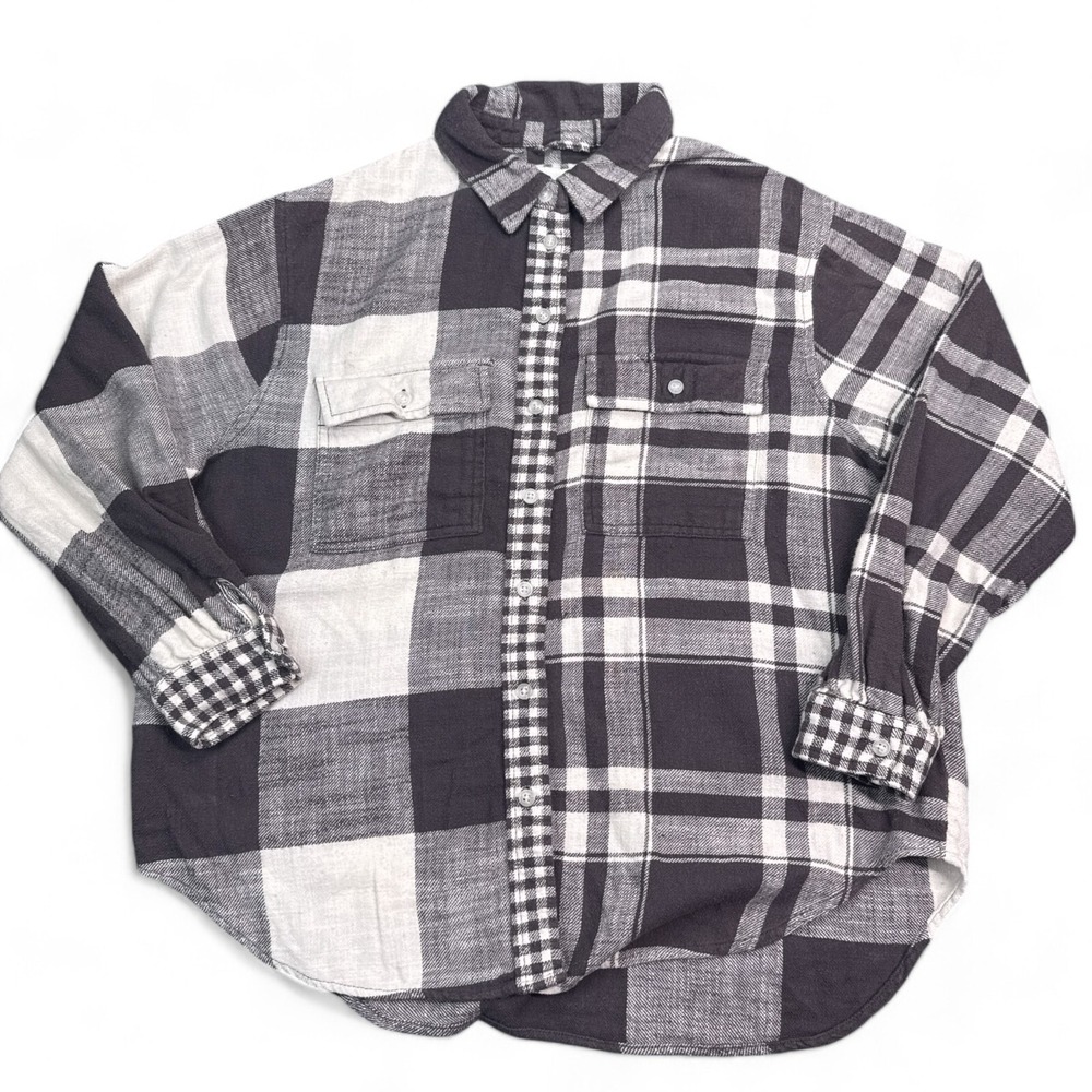 American Eagle Flannel Shirt Top Womens Size Small White‎ Gray Plaid Button Up